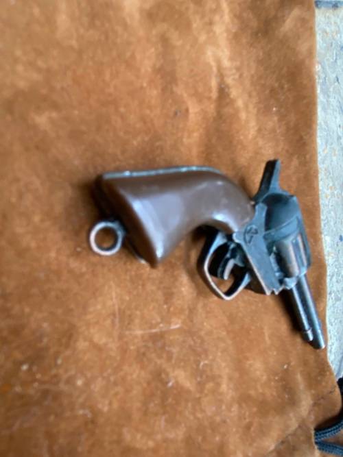 vintage cap gun key ring Hong kong in star tin