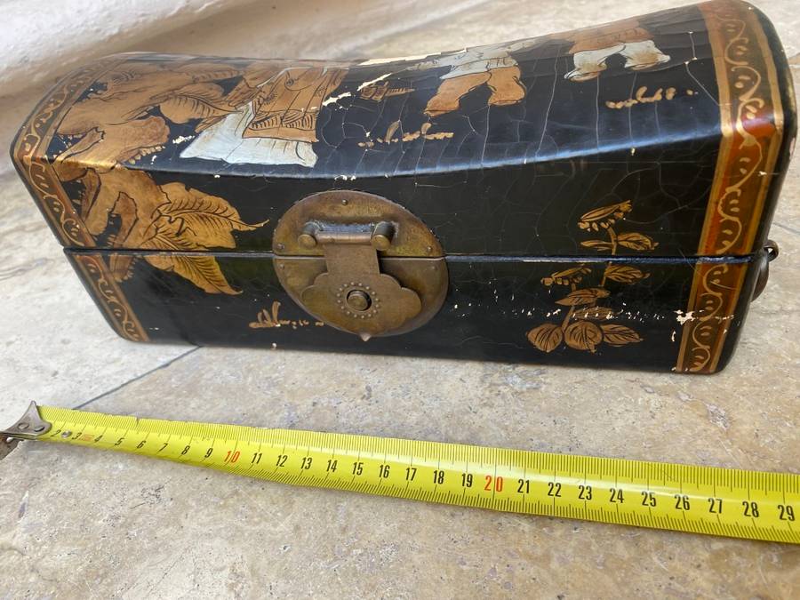 Vintage Chinese pillow box