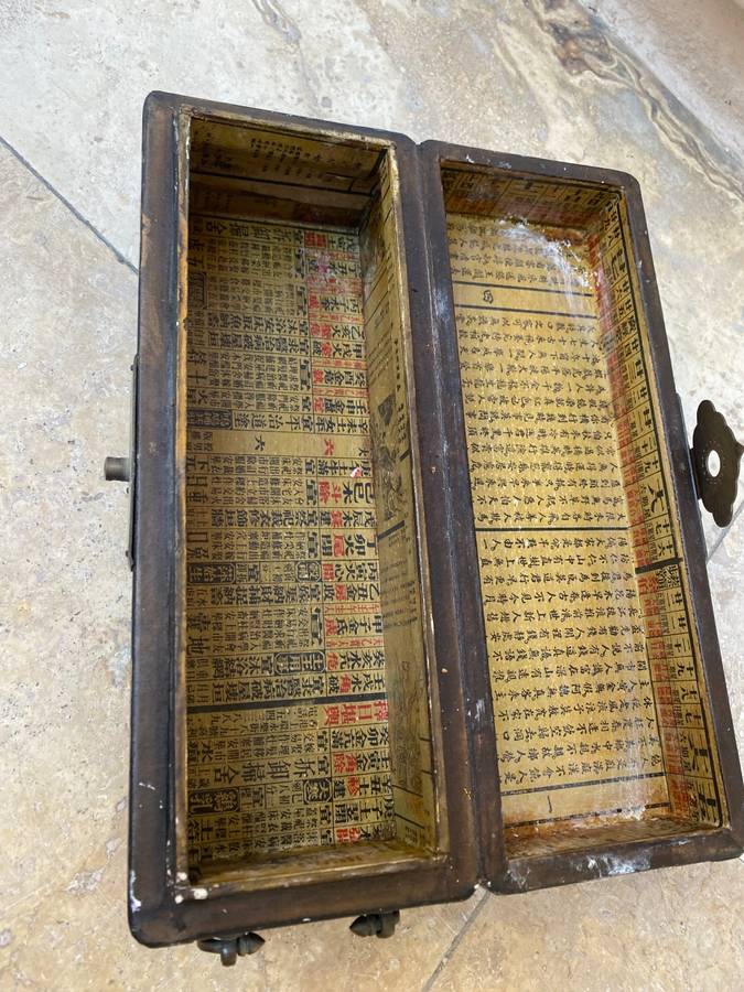 Vintage Chinese pillow box