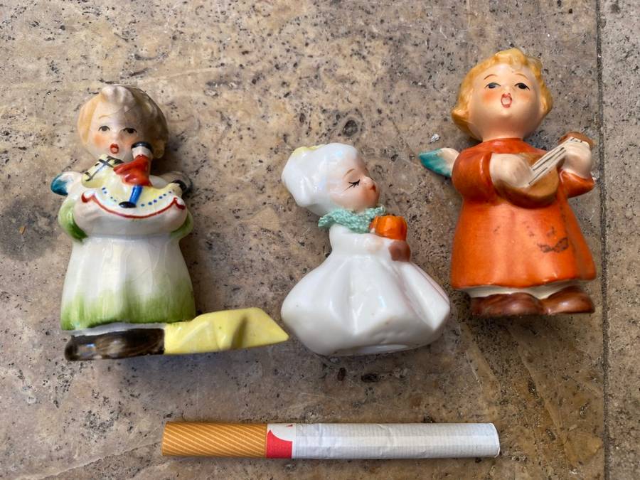 Vintage Xmas Christmas decoration ceramic with 3 German Xmas dwarfs hand made in trinket box