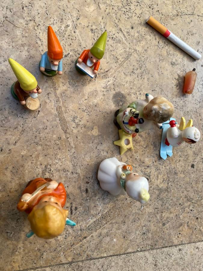 Vintage Xmas Christmas decoration ceramic with 3 German Xmas dwarfs hand made in trinket box