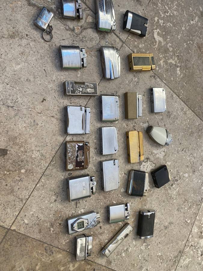 Vintage lighter lot of 25 units