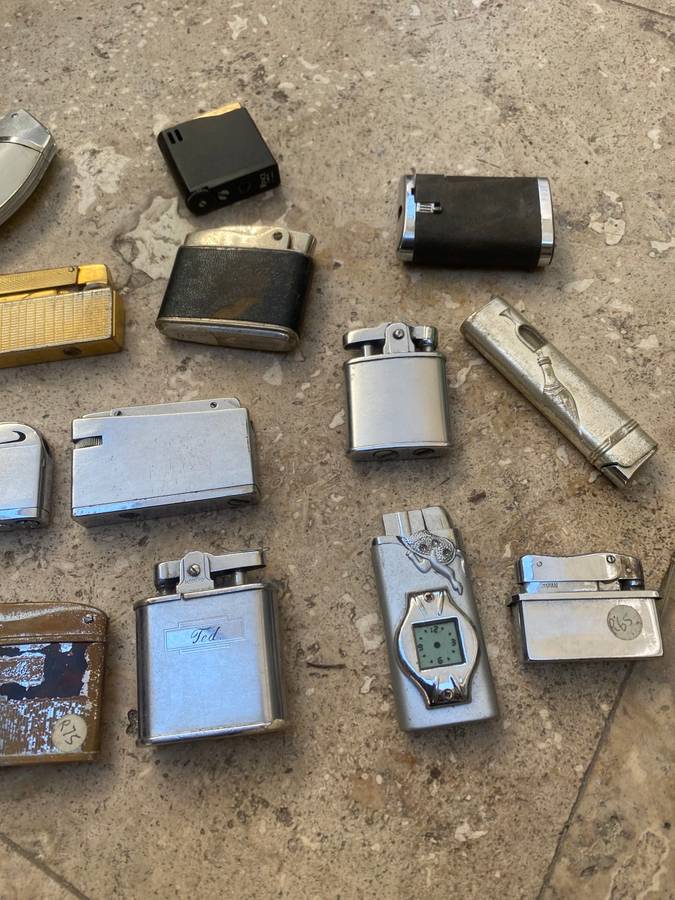 Vintage lighter lot of 25 units