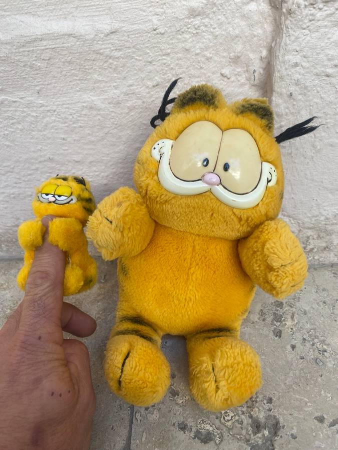 Garfield doll pair UFS