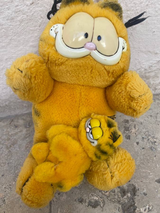 Garfield doll pair UFS