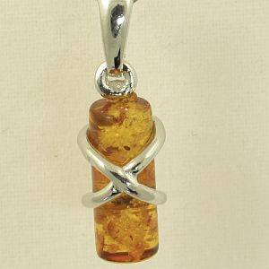 Original KAM jewelry: 925 Sterling Silver and natural Amber pendant: 0.996g