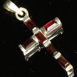 925 sterling silver pendant with natural mined Garnets