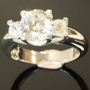 925 sterling silver ring with lab diamonds: size 7
