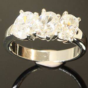 925 sterling silver ring with lab diamonds: size 7