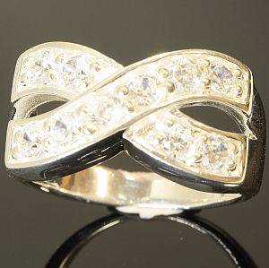 925 sterling silver ring with lab diamonds: size 7.5