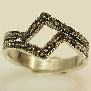 925 sterling silver ring with natural Pyrite gemstones: size 7