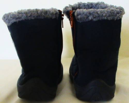 Size 7 childrens casual zip up boots / slippers