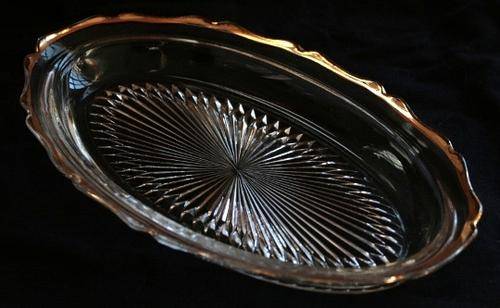 OVAL SHAPED GLASS SERVING DISH