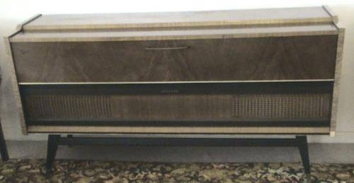 VINTAGE PHILIPS reverbeo STEREO Radiogram in Bakelite Veneered Cabinet for RESTORATION.