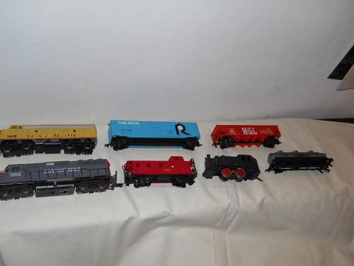 HO model trains- NON WORKING- Perfect for spare parts.
