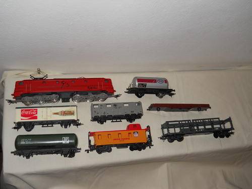 HO-NON WORKING- trains. Perfect for spare parts.