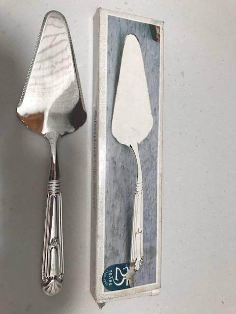 Silver plated cake lifter