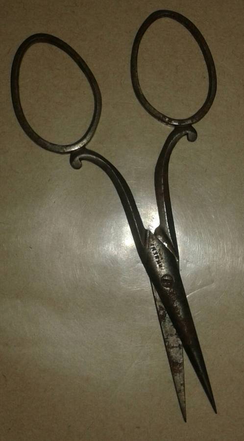 VINTAGE BROIDERY SCISSOR