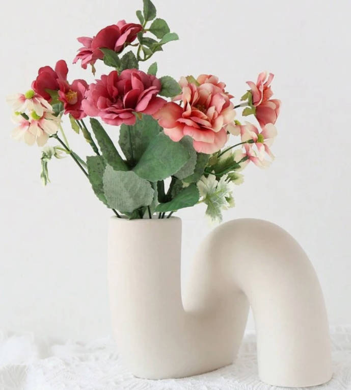 Twisted Water Pipe Shaped White Porcelain/Ceramic Vase