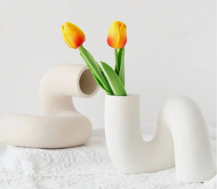 Twisted Water Pipe Shaped White Porcelain/Ceramic Vase