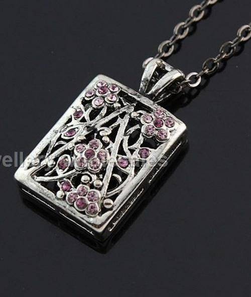 TO DIE FOR!!!! GORGEOUS PLUM FASHION PENDANT AND CHAIN