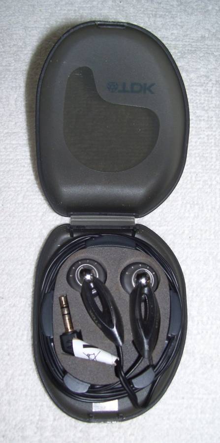 Vintage - 1992 - SANYO Personal Stereo Radio/Cassette Player VIP-30 BASSXPANDER ...............