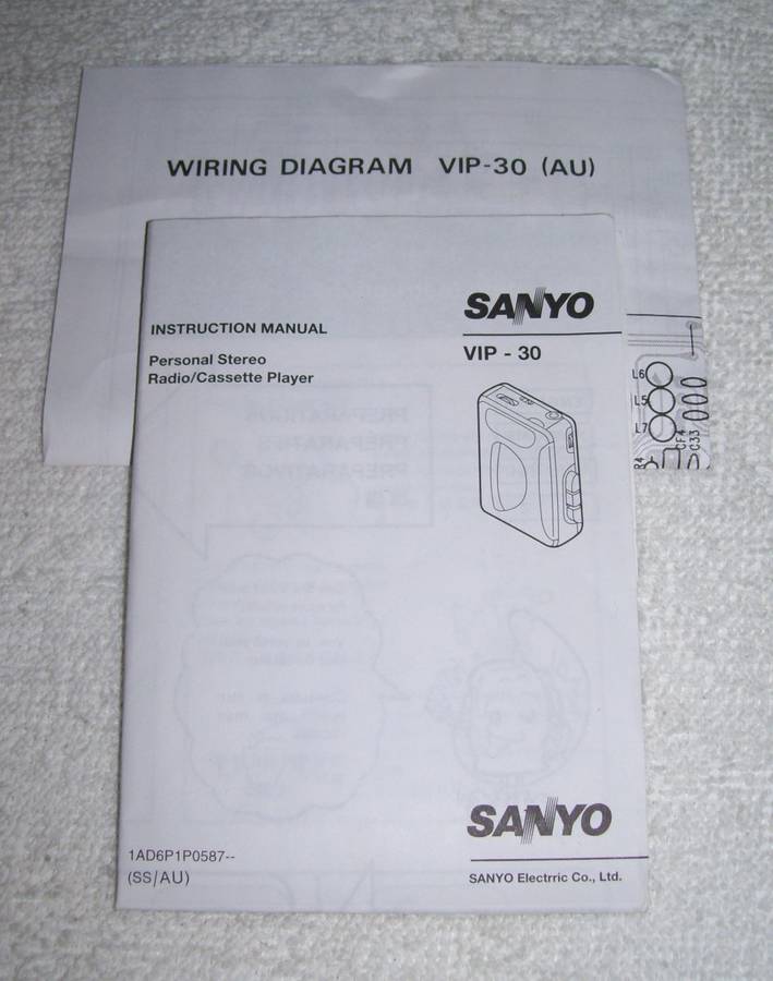 Vintage - 1992 - SANYO Personal Stereo Radio/Cassette Player VIP-30 BASSXPANDER ...............