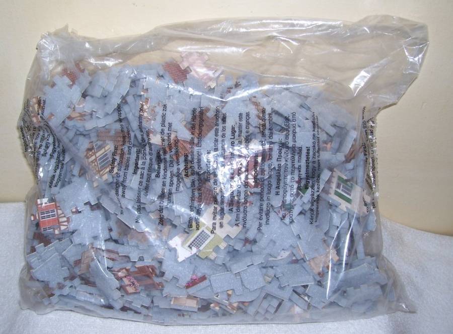 Vintage - 1996/97 - MB PUZZ 3D BAVARIAN MANSION from Milton Bradley (MB)...............