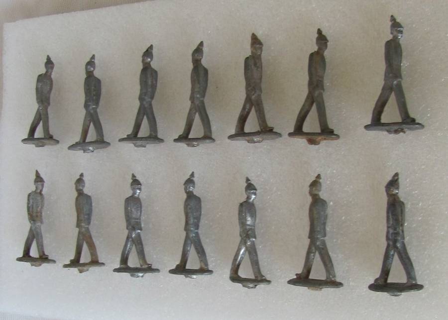 Lead Soldiers - 14 x Marching Infantry Swordsman - For Building an Army - Unfinished