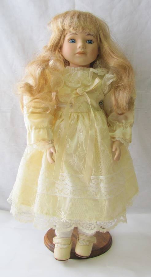 The Promenade Collection - Victoria A  noTOO 1383 - 42cm Porcelain Doll