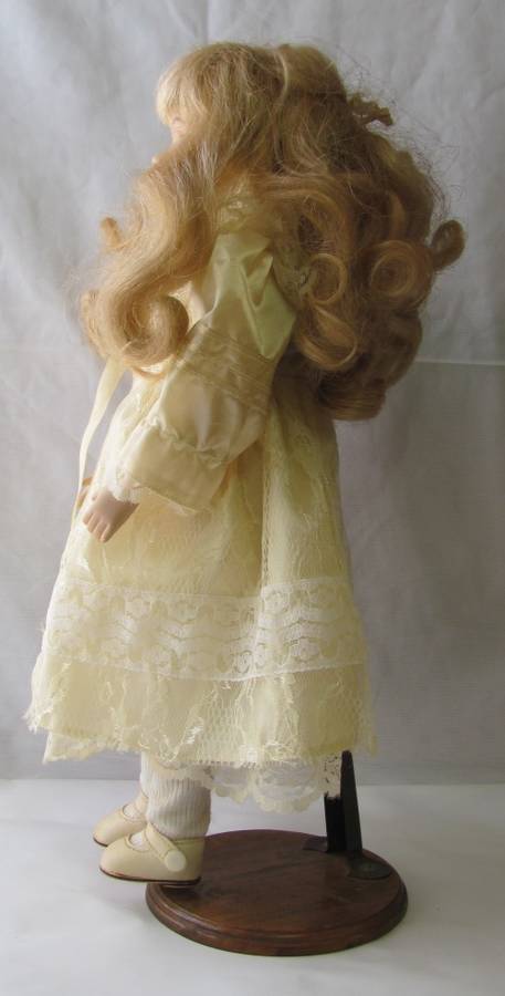 The Promenade Collection - Victoria A  noTOO 1383 - 42cm Porcelain Doll