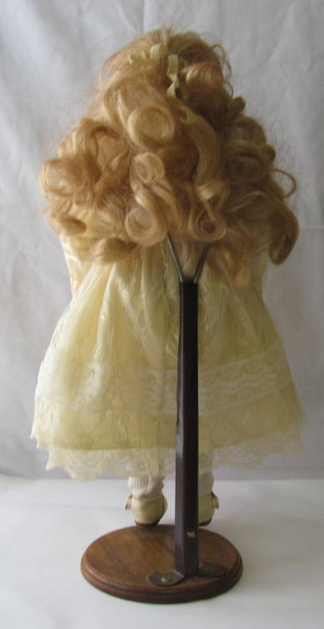 The Promenade Collection - Victoria A  noTOO 1383 - 42cm Porcelain Doll