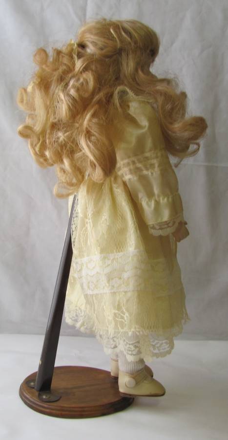 The Promenade Collection - Victoria A  noTOO 1383 - 42cm Porcelain Doll