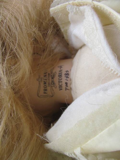 The Promenade Collection - Victoria A  noTOO 1383 - 42cm Porcelain Doll