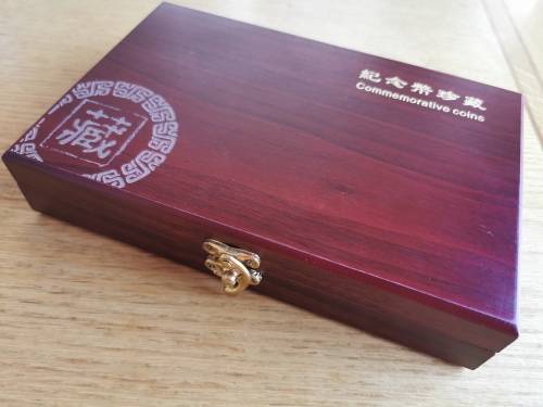 Wooden Coins Display Case Capsules Holder Storage Coin Collection Box. 50pc x 27mm Coin Capsules.