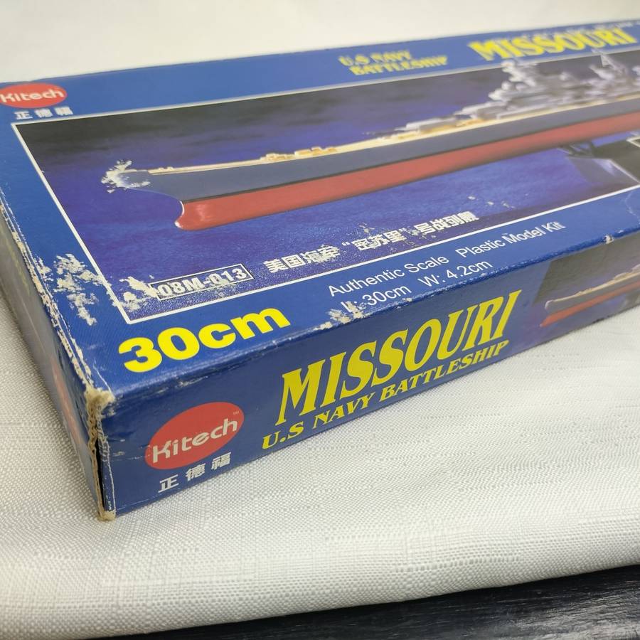 MISSOURI U.S. Navy Battleship Motor-Driven Plastic Model Kit 30 cm (Looks complete)!!!