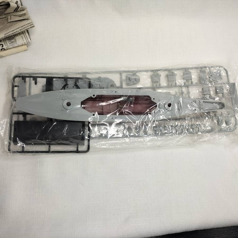 MISSOURI U.S. Navy Battleship Motor-Driven Plastic Model Kit 30 cm (Looks complete)!!!