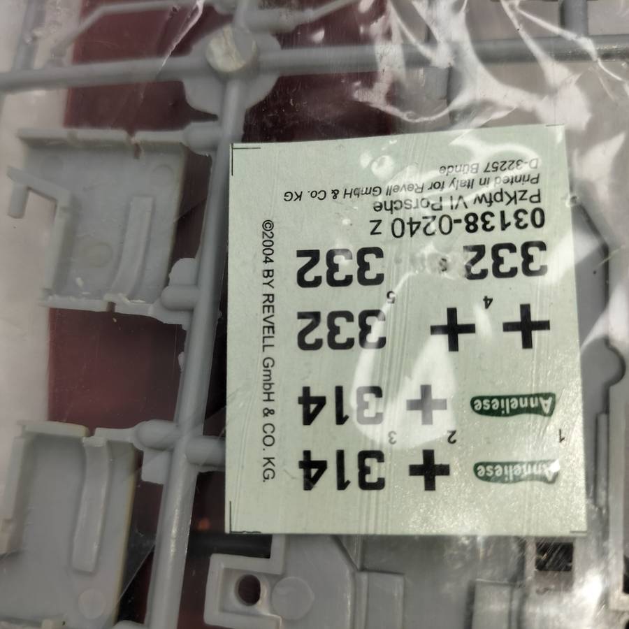 MISSOURI U.S. Navy Battleship Motor-Driven Plastic Model Kit 30 cm (Looks complete)!!!