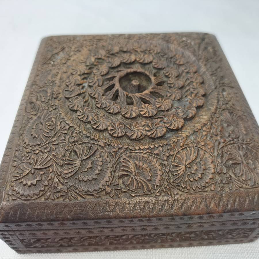 Vintage Hand Crafted Wood Jewelry or Trinket Box!!!