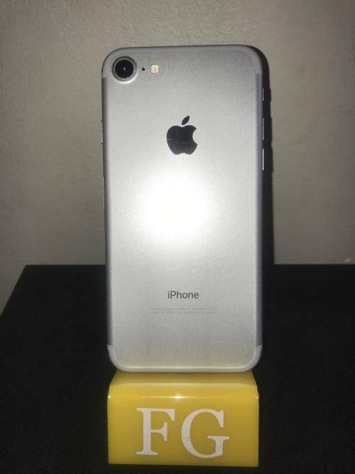 IPHONE 7 | SILVER | A1778 | MN8H2LL/A *** APPLE IPHONE7 ***