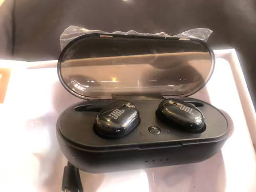 JBL BY HARMAN TWS-4 TRULY WIRELESS IN-EAR HEADPHONES