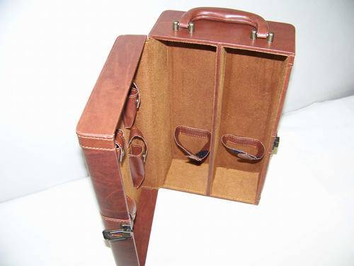2 Bottle wine  leatherette case.