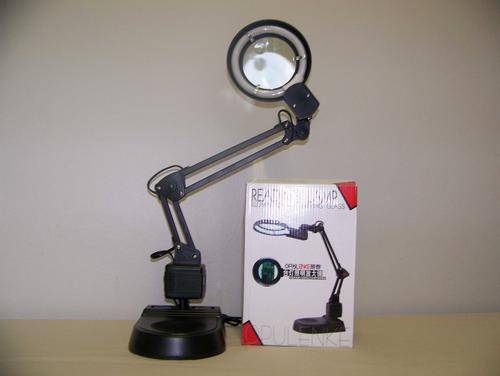 Illumination magnifying glass: Reading lamp.