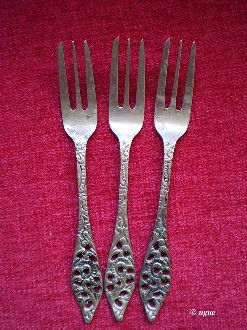 3 BEAUTIFUL AND DELICATE OLD CAKE FORKS WITH PIERCED FLORAL ART NOUVEAU MOTIF