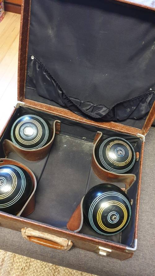 Bowls in a Crocodile Skin design Hensilite Suitcase **Cool find #Newsportgoals