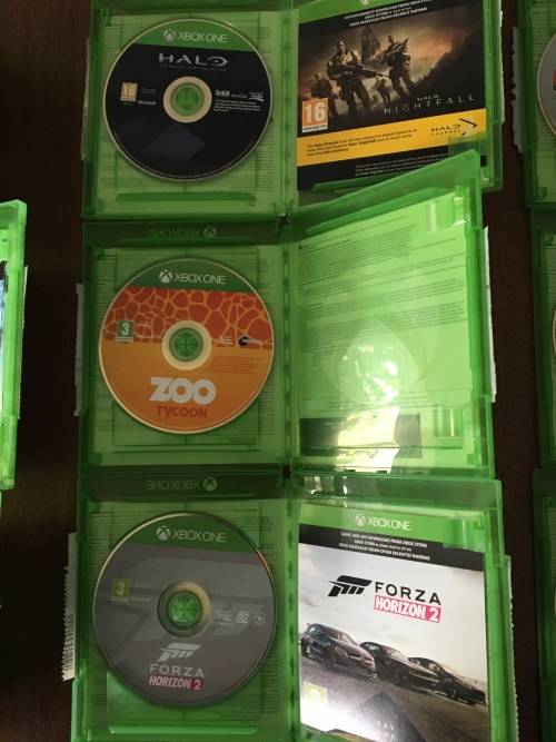Xbox One Kinect + 8 Games BUNDLE