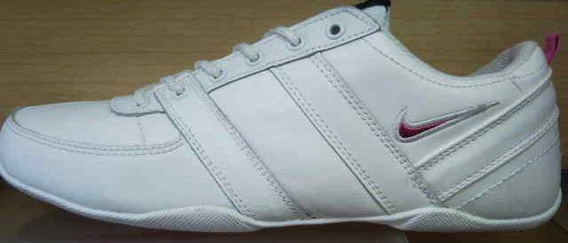 WOMENS NIKE SNEAKER