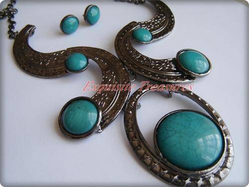 Turquoise swirl necklace and earring set