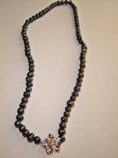 Black freshwater pearl necklace