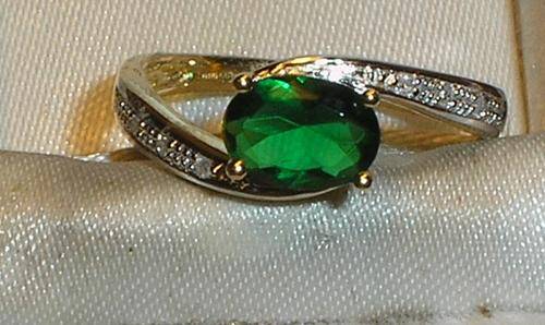 9CT GOLD EMERALD & DIAMOND SOLITAIRE RING - M ~~